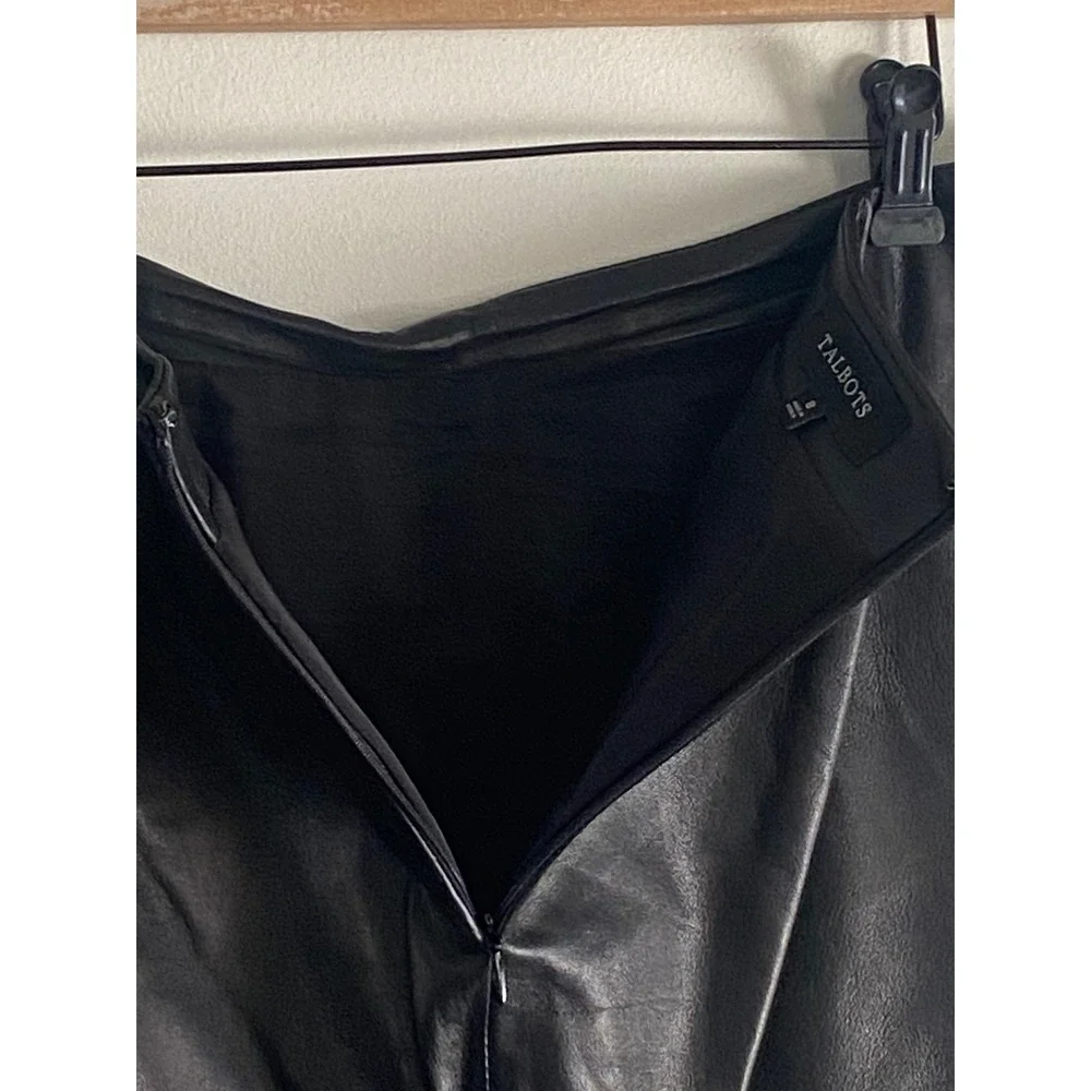 Classic Talbots Lambskin Leather Straight Pencil Skirt
Size 8 - Picture 10 of 10